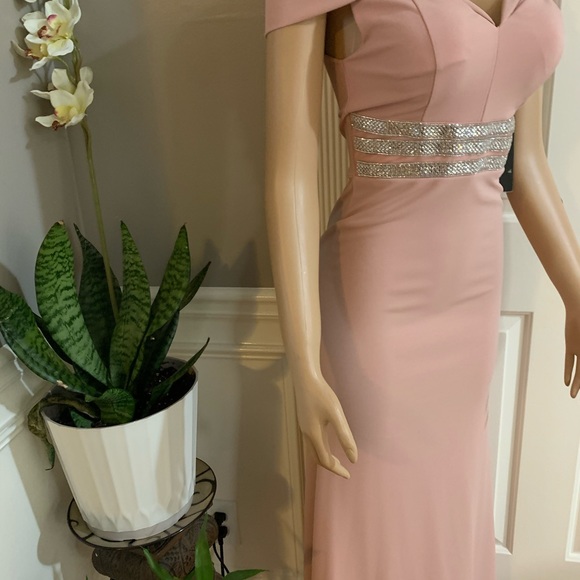 Women’s junior off shoulder dirty pink dress - Picture 3 of 12